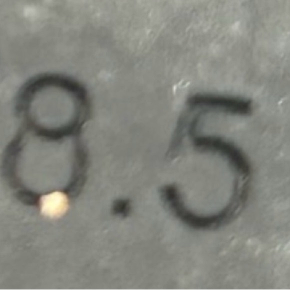 TORY BURCH Jolie Flat Thong Sandals Black/Gold 8.5M Tumbled Leather Excellent - Picture 8 of 8